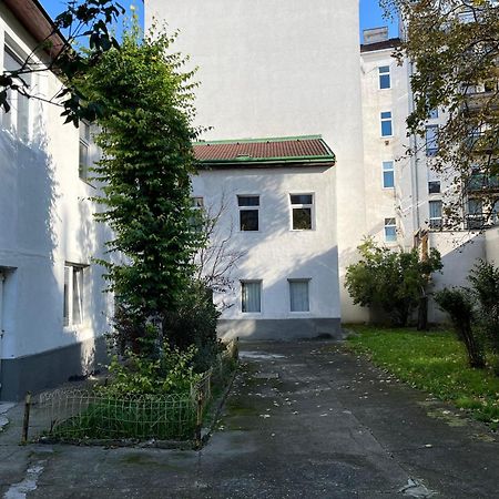 Traveler Lodging Вена Экстерьер фото